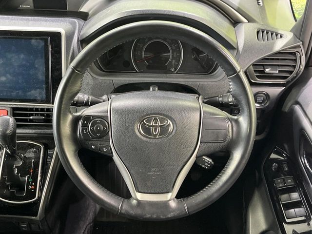 TOYOTA VOXY 4WD 2021