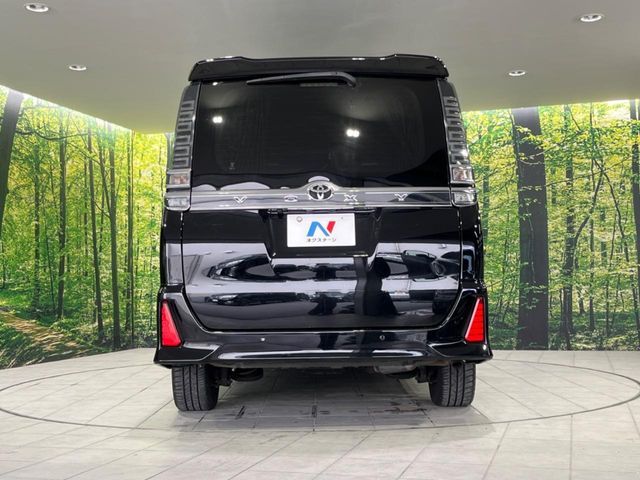 TOYOTA VOXY 4WD 2021