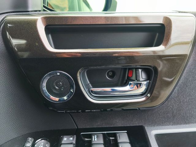 HONDA N BOX CUSTOM 2018