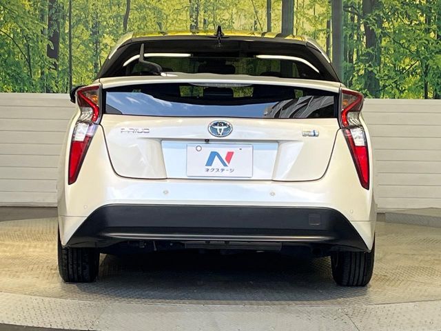 TOYOTA PRIUS 2018