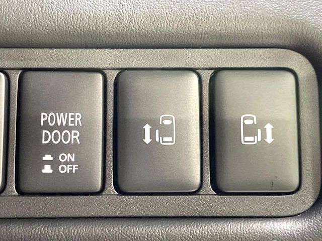 MITSUBISHI DELICA D:5 4WD 2023