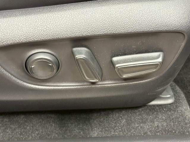 TOYOTA HARRIER 2WD 2024