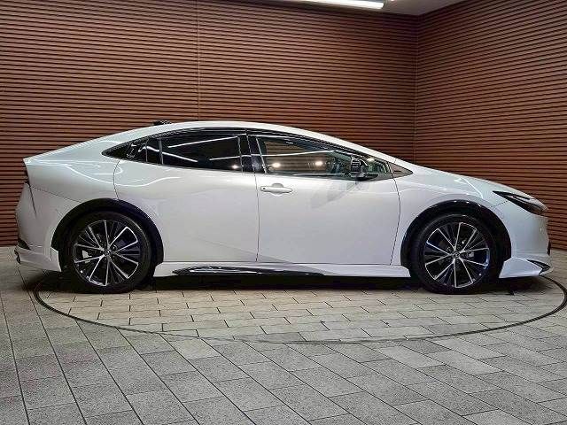 TOYOTA PRIUS 2023