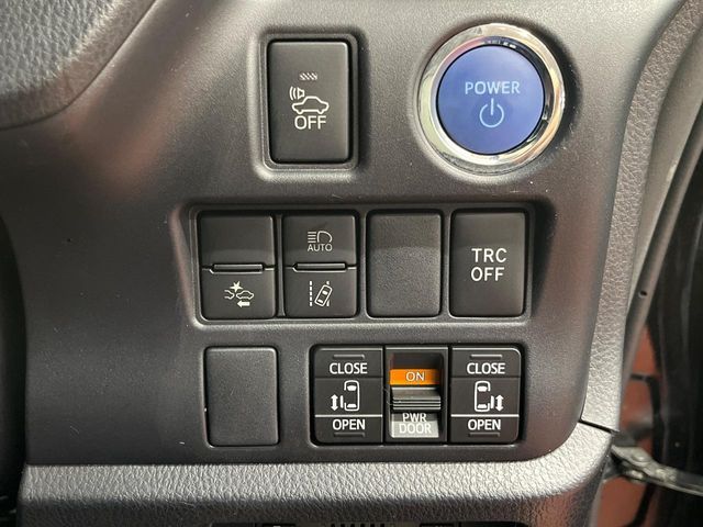 TOYOTA VOXY HYBRID 2018