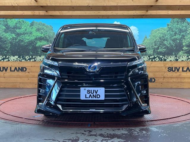 TOYOTA VOXY HYBRID 2018