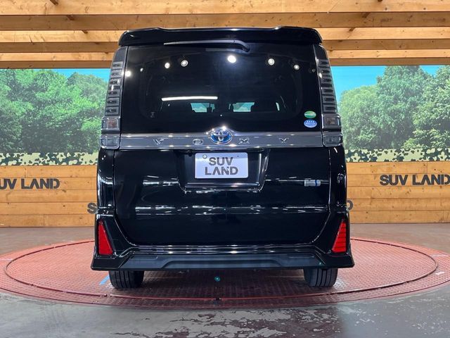 TOYOTA VOXY HYBRID 2018