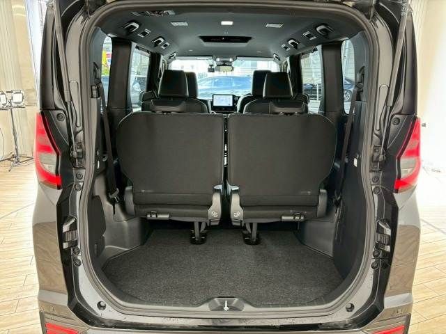 TOYOTA NOAH HYBRID 2022