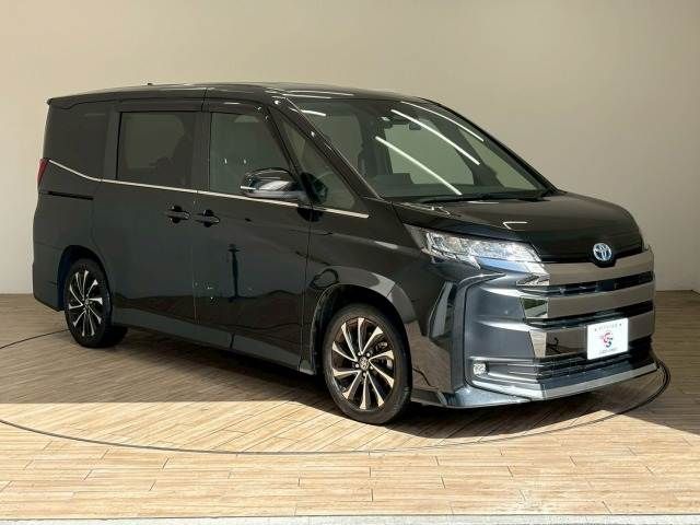 TOYOTA NOAH HYBRID 2022