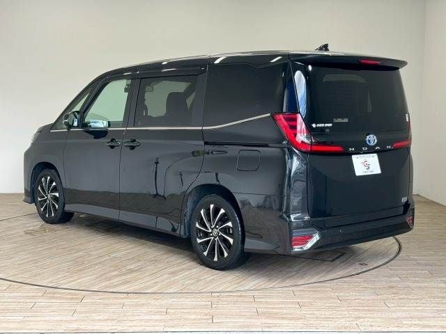 TOYOTA NOAH HYBRID 2022