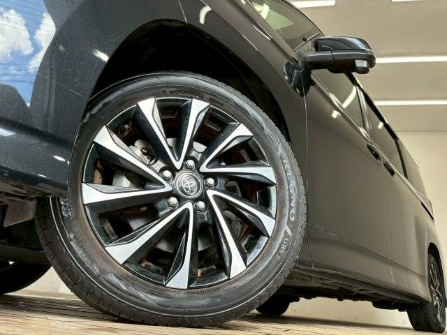 TOYOTA NOAH HYBRID 2022