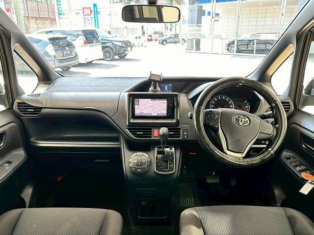 TOYOTA NOAH 2015