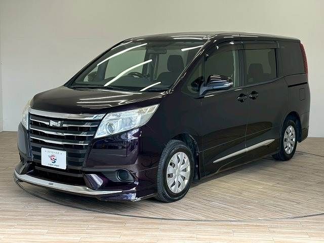 TOYOTA NOAH 2015