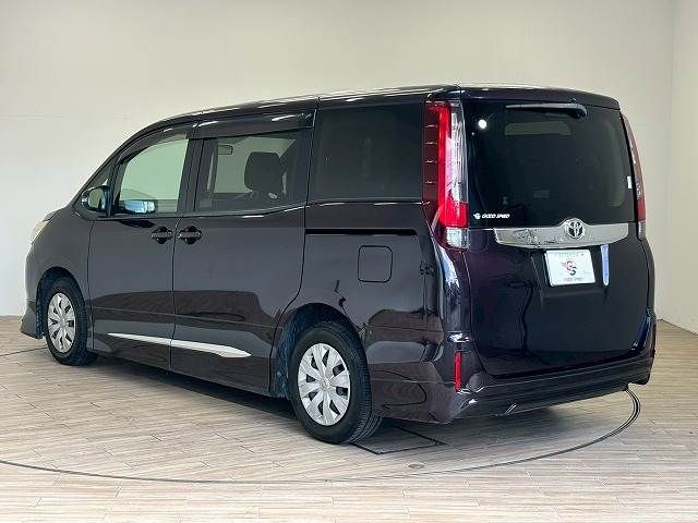 TOYOTA NOAH 2015
