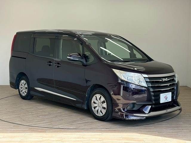 TOYOTA NOAH 2015