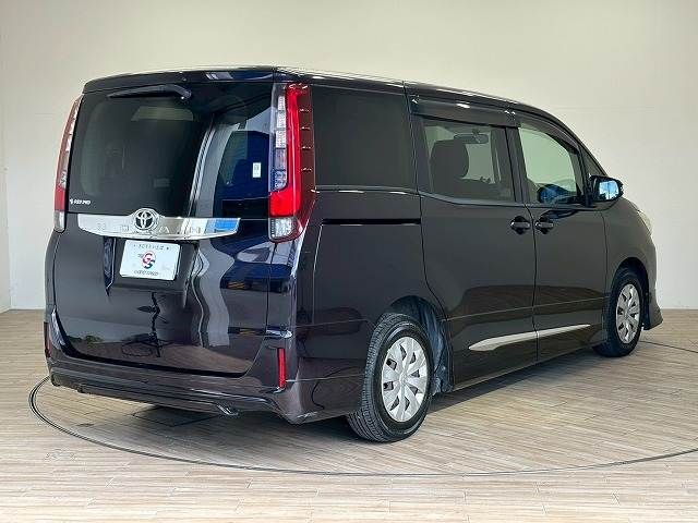 TOYOTA NOAH 2015