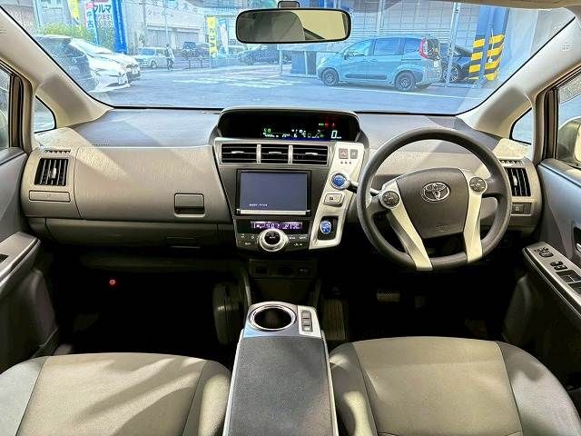 TOYOTA PRIUS Alpha 2014