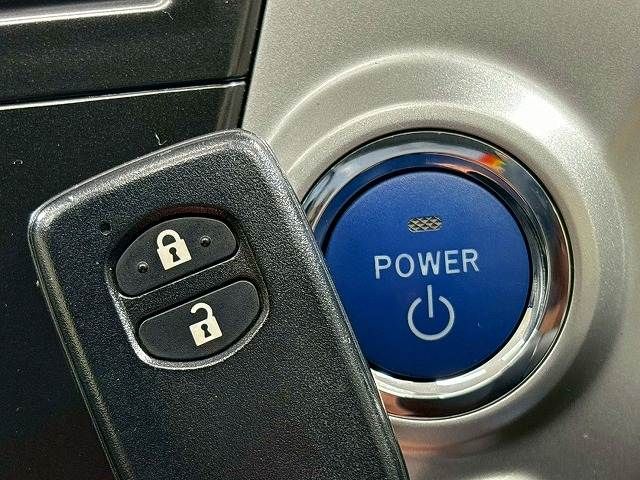 TOYOTA PRIUS Alpha 2014