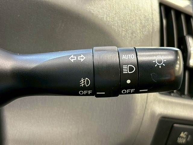 TOYOTA PRIUS Alpha 2014