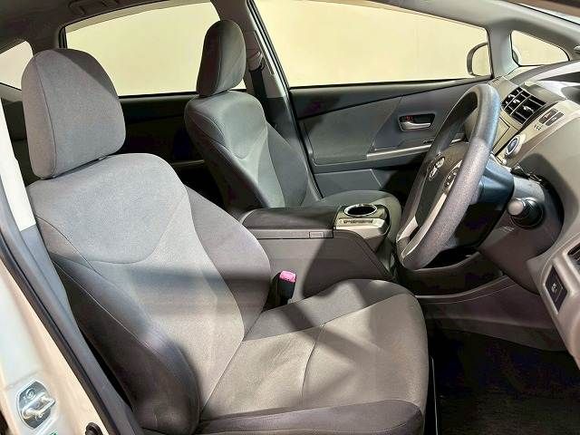 TOYOTA PRIUS Alpha 2014