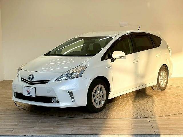 TOYOTA PRIUS Alpha 2014