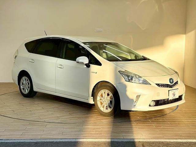 TOYOTA PRIUS Alpha 2014