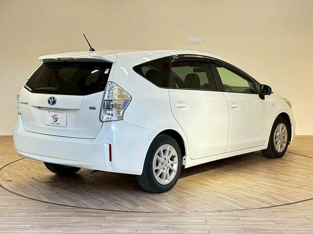 TOYOTA PRIUS Alpha 2014