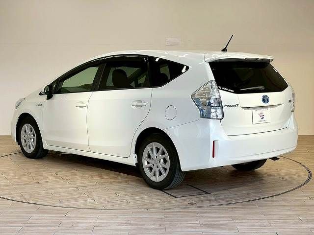 TOYOTA PRIUS Alpha 2014