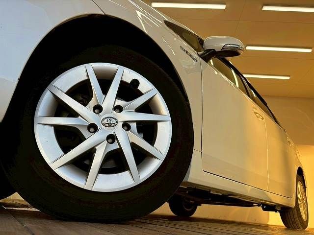 TOYOTA PRIUS Alpha 2014