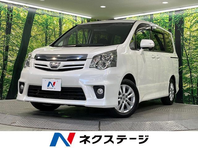 TOYOTA NOAH 2013