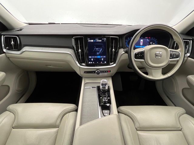 VOLVO VOLVO V60 2022