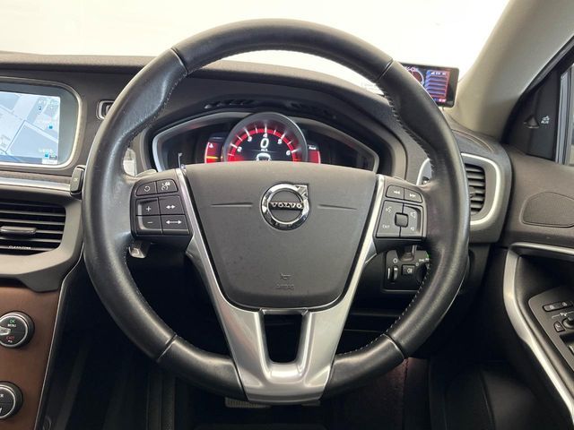 VOLVO VOLVO V40 2017