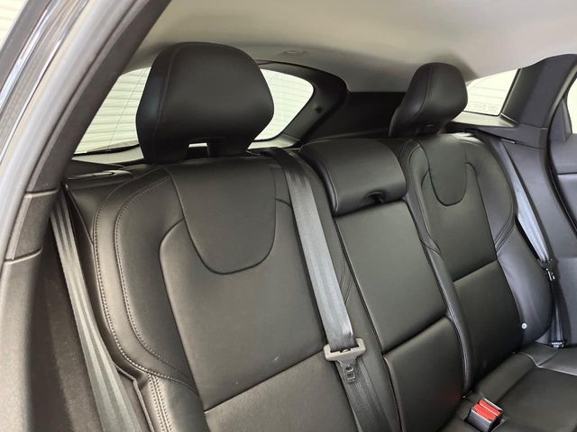 VOLVO VOLVO V40 2017