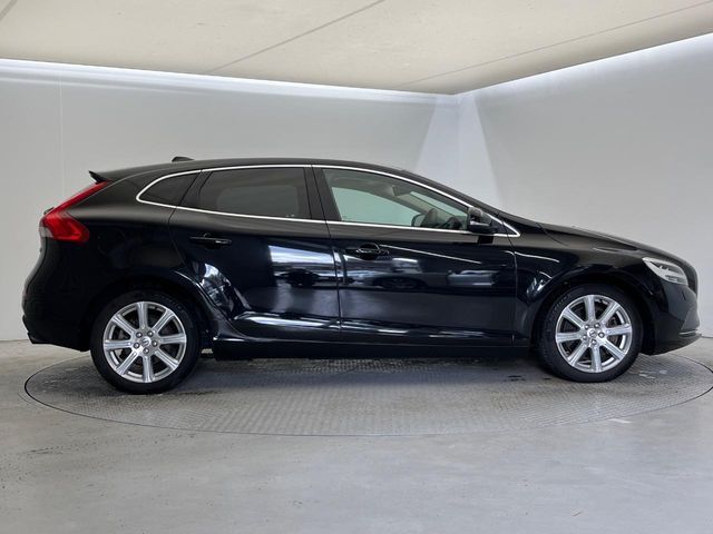 VOLVO VOLVO V40 2017