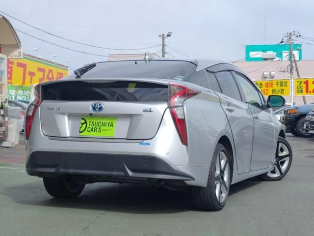 TOYOTA PRIUS 2018