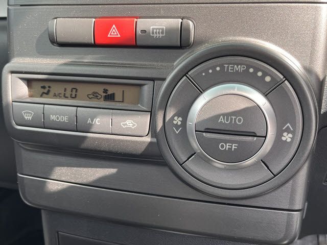 TOYOTA PIXIS SPACE CUSTOM 2015