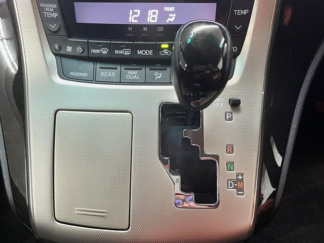 TOYOTA VELLFIRE 2011