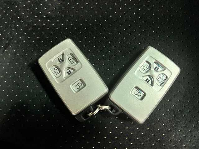 TOYOTA VELLFIRE 2011