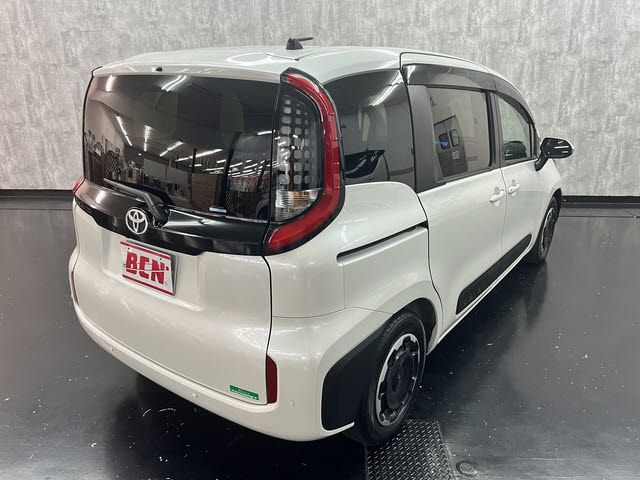 TOYOTA SIENTA 2022