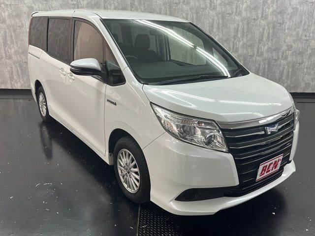 TOYOTA NOAH HYBRID 2015