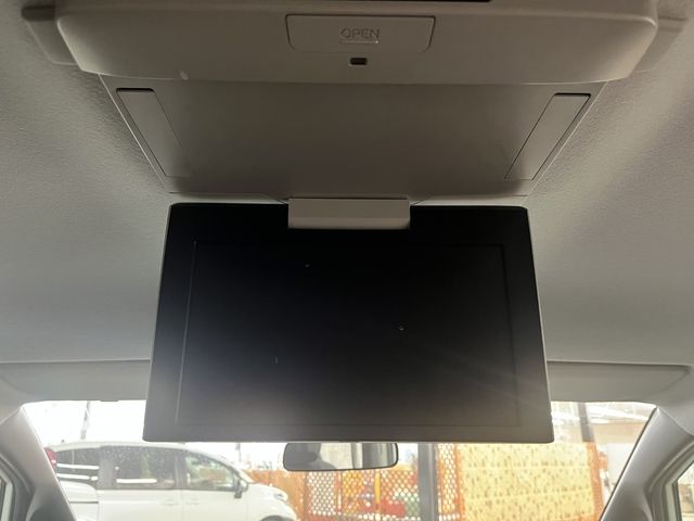 TOYOTA NOAH HYBRID 2015