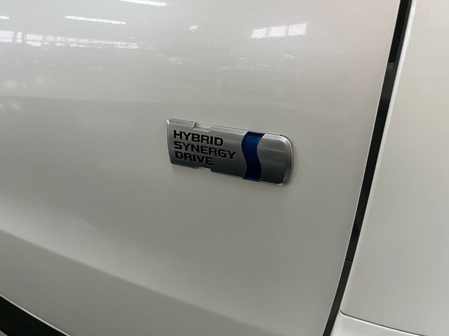 TOYOTA NOAH HYBRID 2015