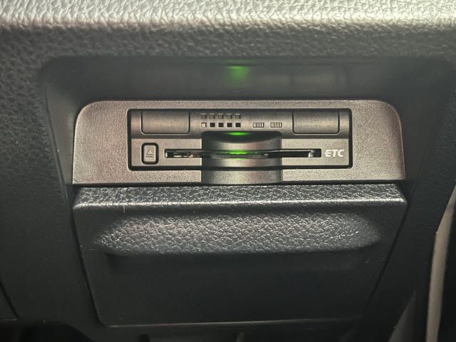 TOYOTA NOAH HYBRID 2015