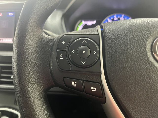 TOYOTA NOAH HYBRID 2015