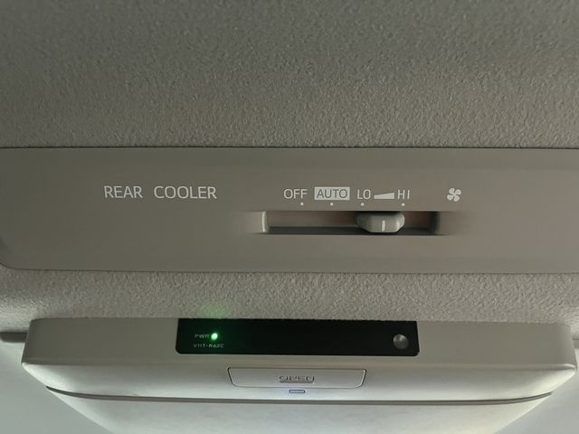 TOYOTA NOAH HYBRID 2015