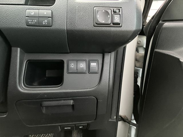 NISSAN SERENA  WG 2011