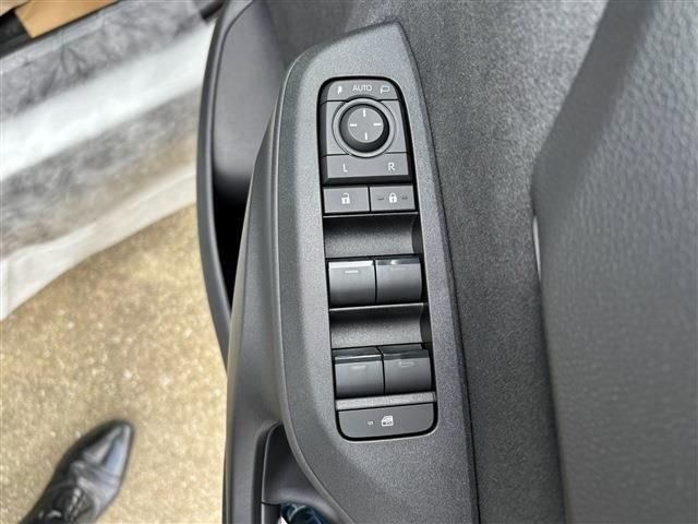 TOYOTA YARIS CROSS 2025