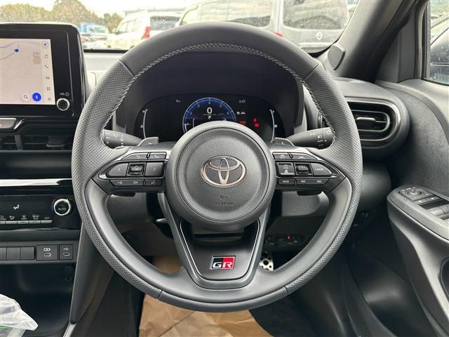 TOYOTA YARIS CROSS 2025