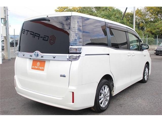 TOYOTA VOXY HYBRID 2017