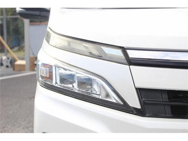 TOYOTA VOXY HYBRID 2017