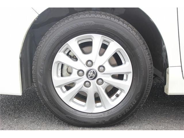 TOYOTA VOXY HYBRID 2017